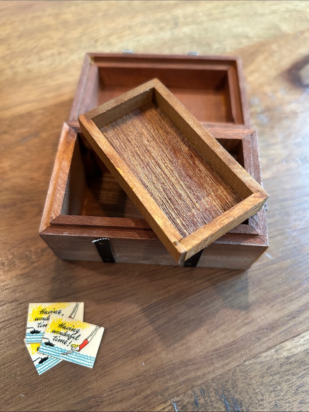Vtg 1972 Reevesline Wooden Trunk, Dollhouse Furniture Lot of 4 - Picture 7 of 8